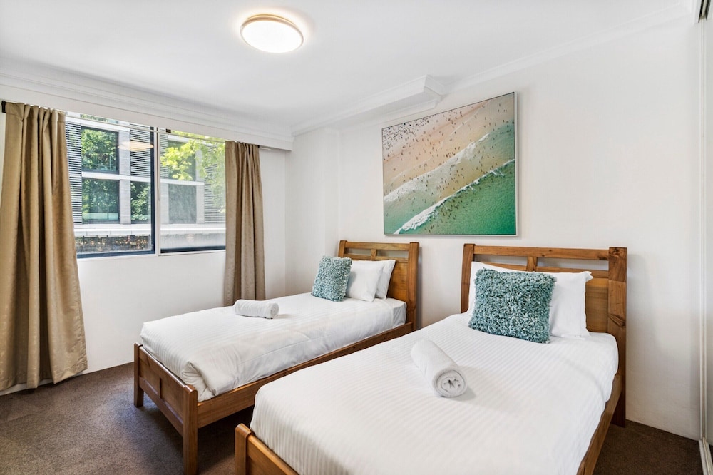 Poolside 2-bed Haven, Walk to City Centre