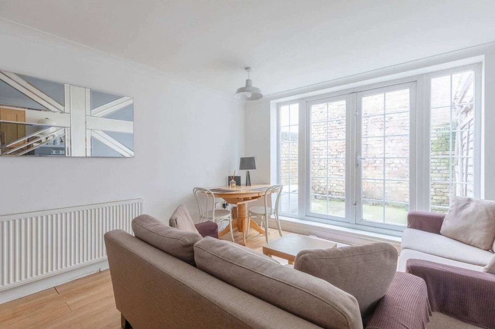 Studio W/private Patio Heart of Brixton, London!