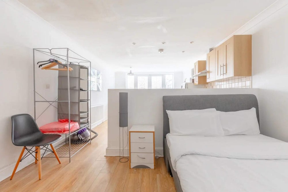 Studio W/private Patio Heart of Brixton, London!