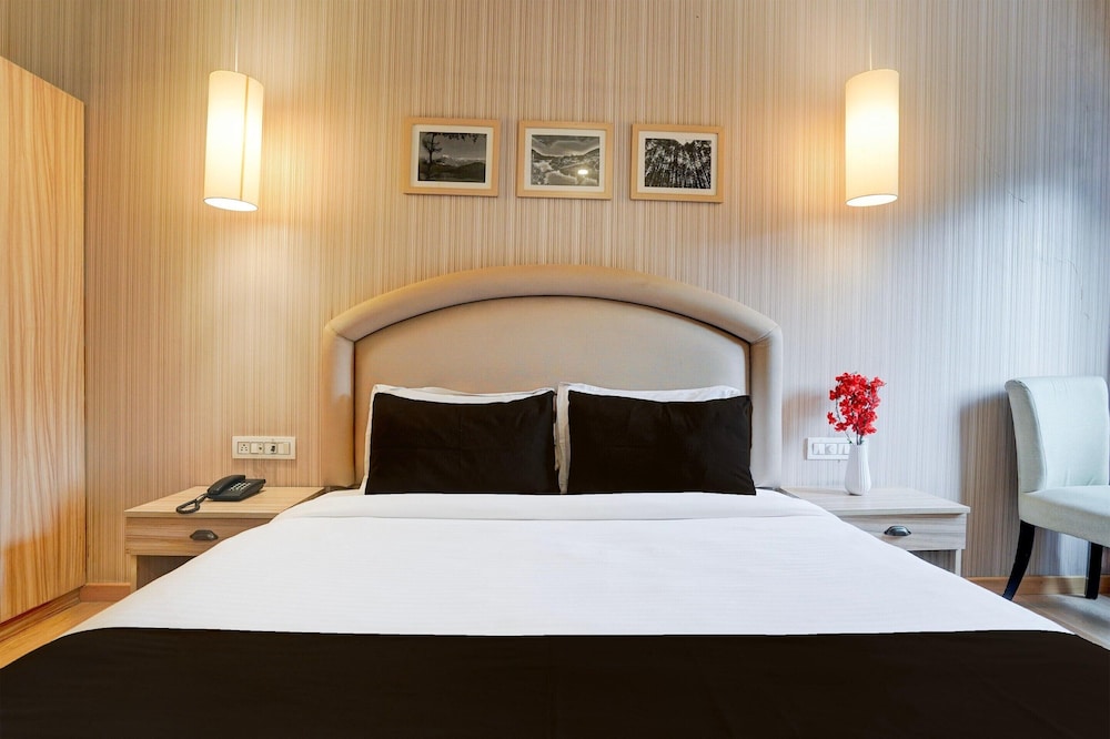 Elegant Stays With Rooftop Restro and Hill View