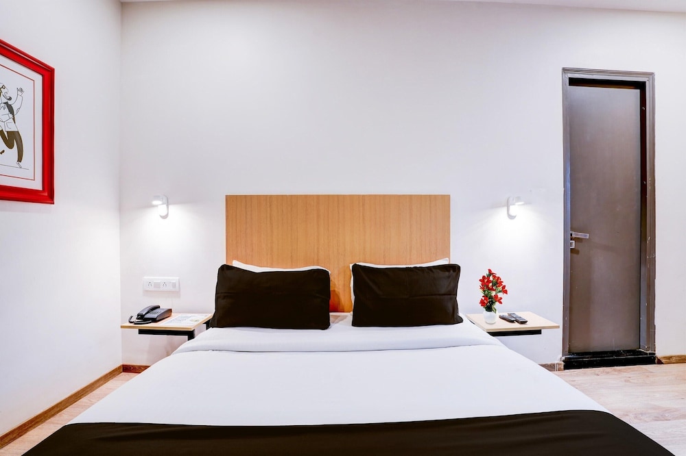 Cozy Stays Near Halasuru Metro Station