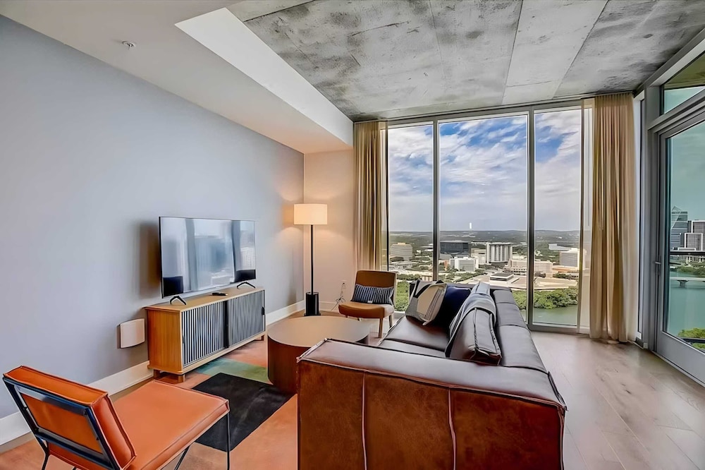 The Emma Penthouse: Modern 2BR Condo, Steps From Rainey St. & Lady Bird Lake