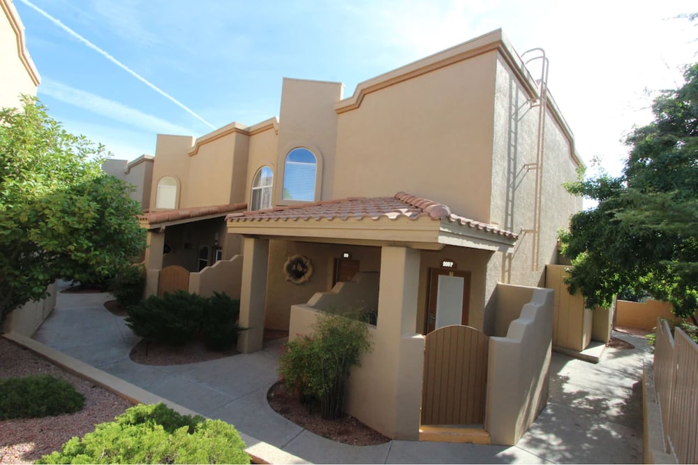 Hotel Privately Own Condos at Sedona Springs Resort - Image 1