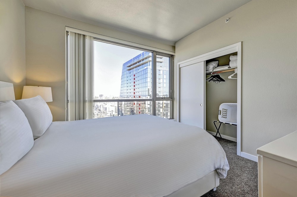 Global Luxury Suites at Woodbury