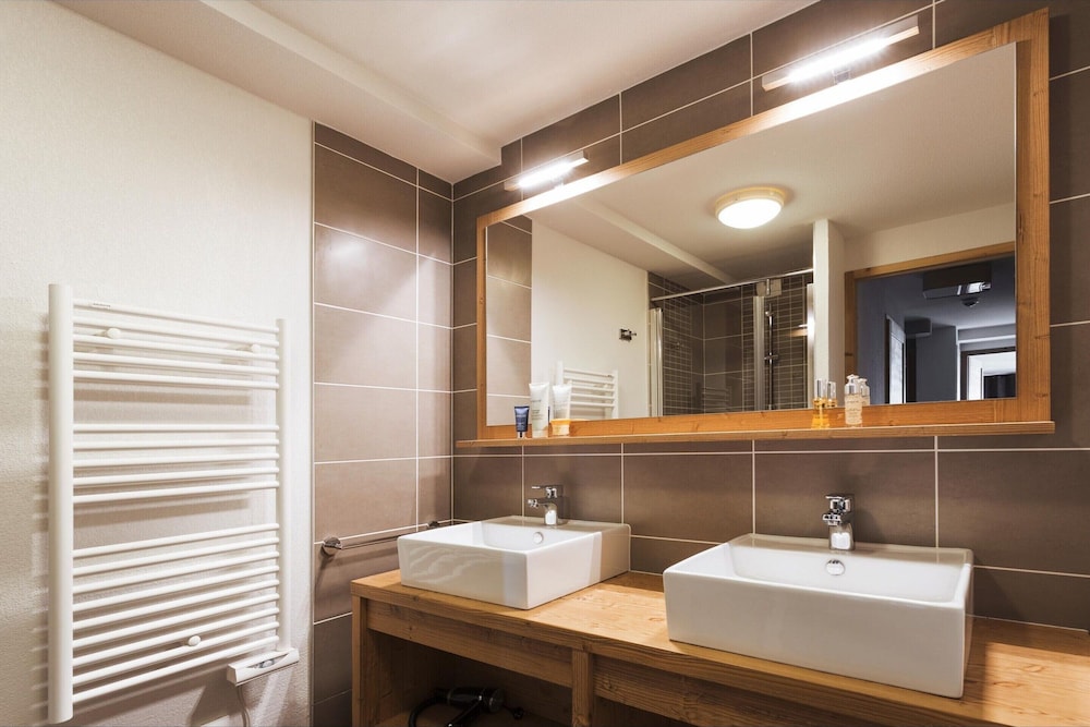 Apartment in Les Menuires With Spa & Pool