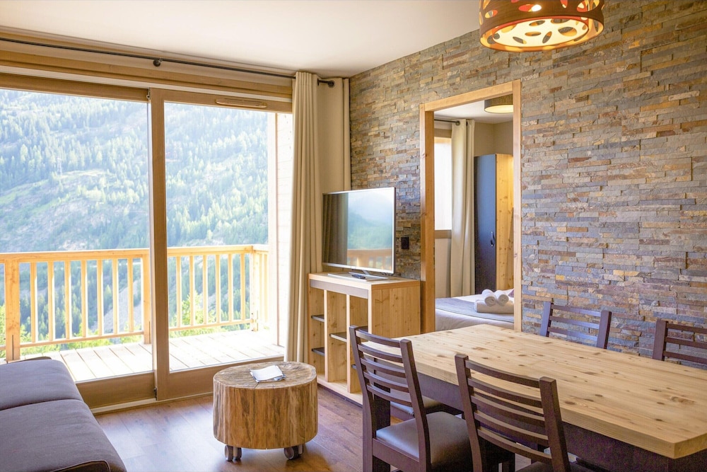 Charming Apartment With Pool in Tignes