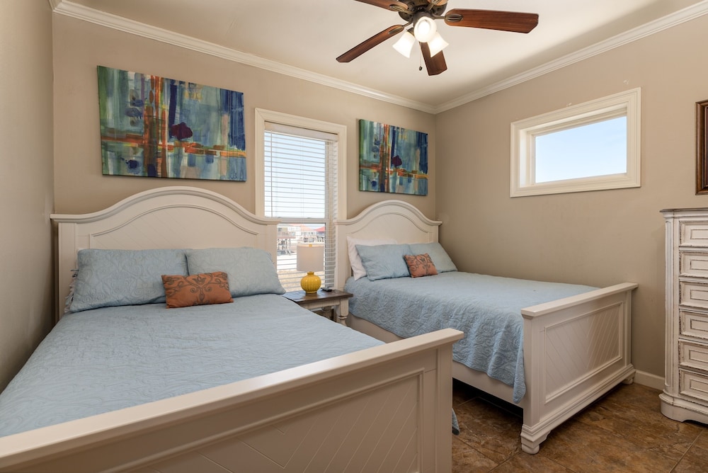 Sonny Side - Enjoy The Private And Personal Lot Space For More Family Beach Time. Unobstructed Views Of Water And Sky! 4 Bedroom Home by RedAwning