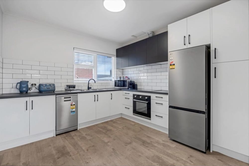 3-bed Campbelltown Stay With Private Balcony