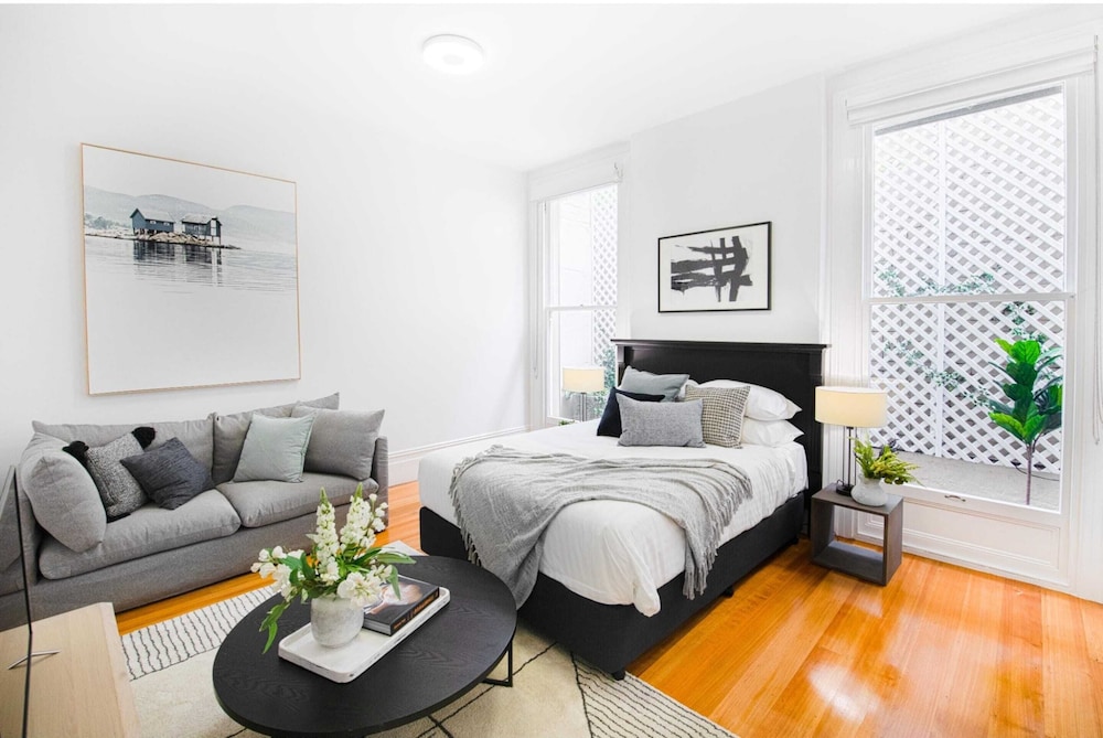 Renovated Studio in Bohemian Area Close to City