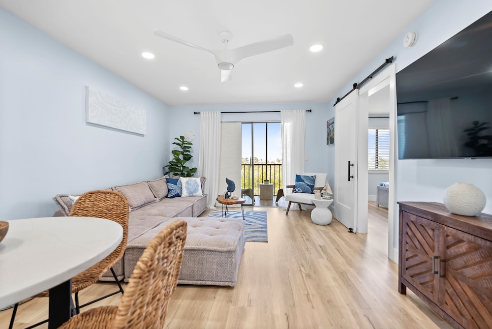 Admirals Bay 152 by Distinctive Beach Rentals