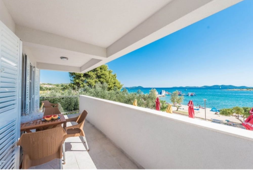 Apartment Right on the Janice Beach in Pakostane view 5