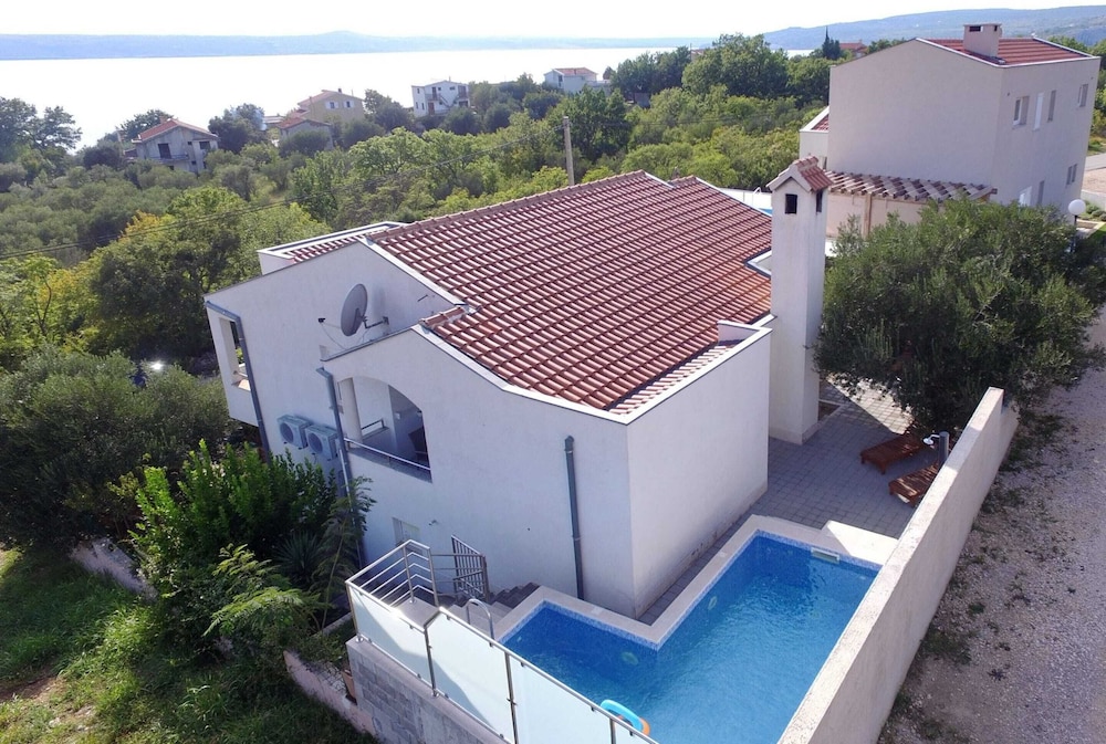 Modern Apartment With Private Pool in Maslenica view 4