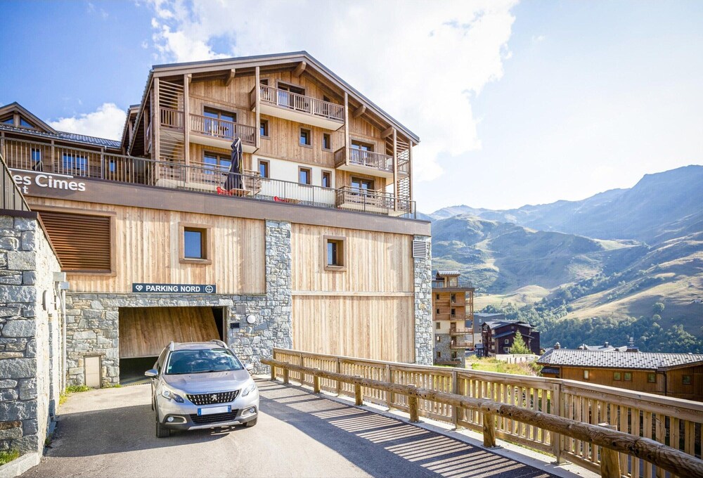 Apartment in Les Menuires With Spa & Pool