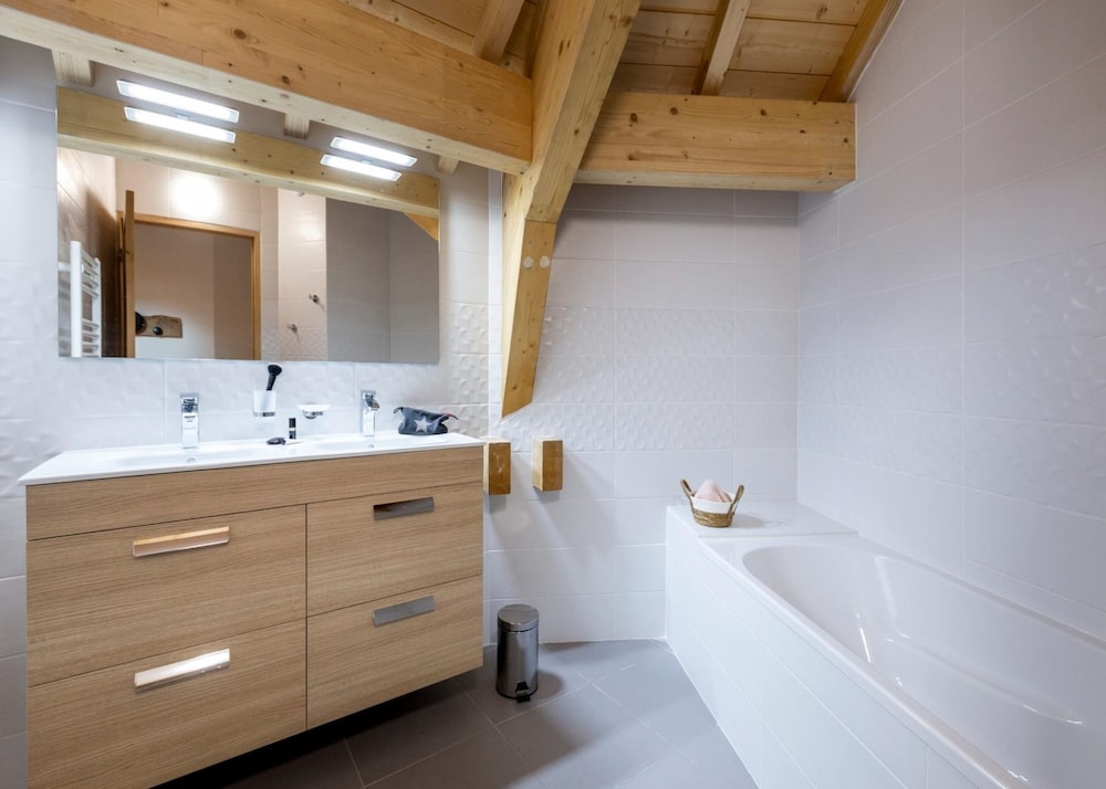 Apartment in Alpe D'huez Near Grandes Rousses