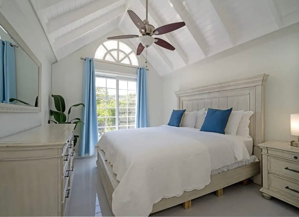 Modern Apartment Montego Bay in Jamaica view 3