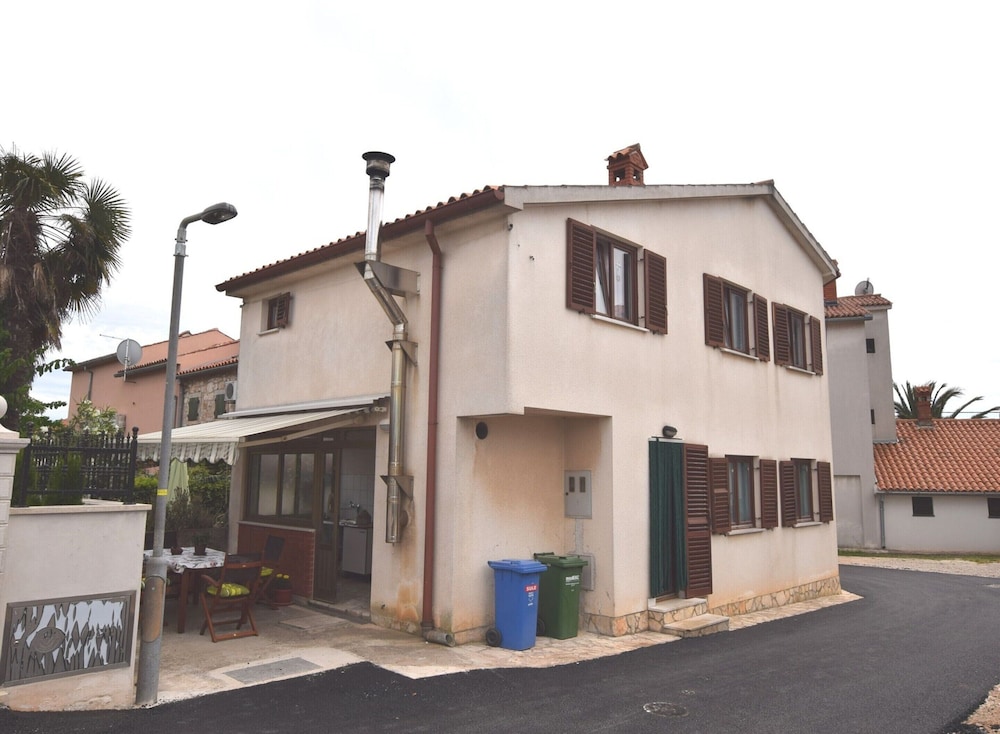 Comfortable Holiday Home Only 500m to the sea With Outdoor Kitchen, Wifi and Airco view 5