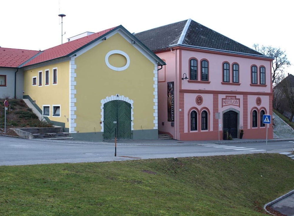Photo 9