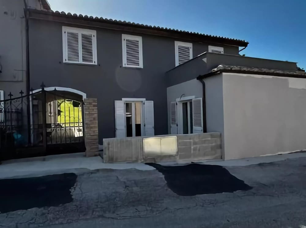 Apartment in Esanatoglia Near Apennines Trails