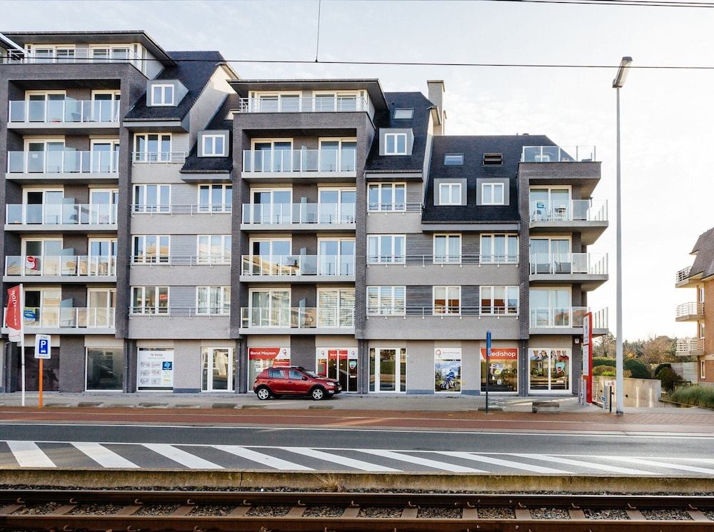 Apartment in Koksijde Near Seawall & Beach