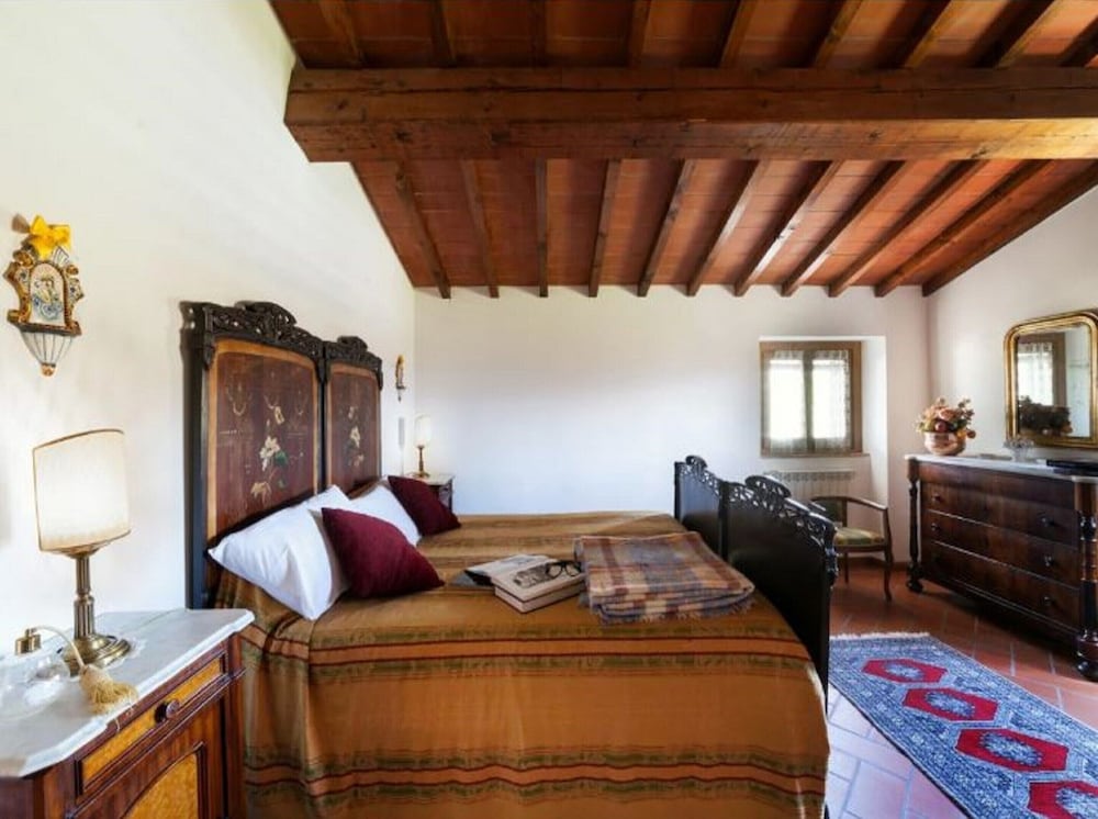 Farmhouse in Tuscany With Pool & Valley Views photo 2