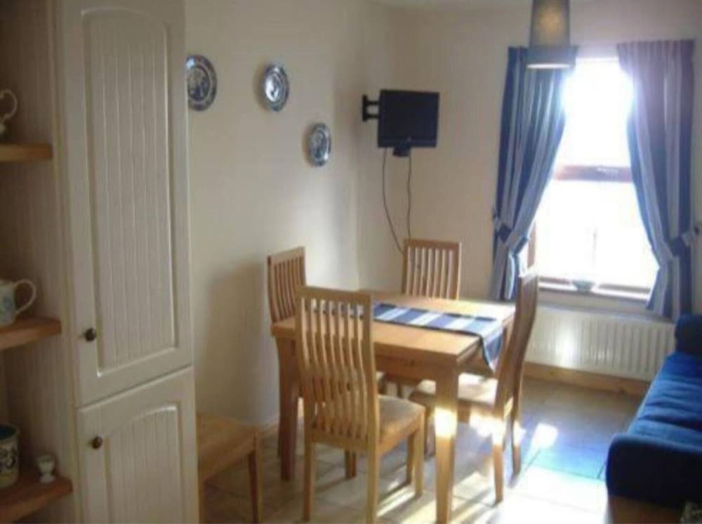 Luxury 3 Bed Cottages Near Hillsborough Palaces view 5