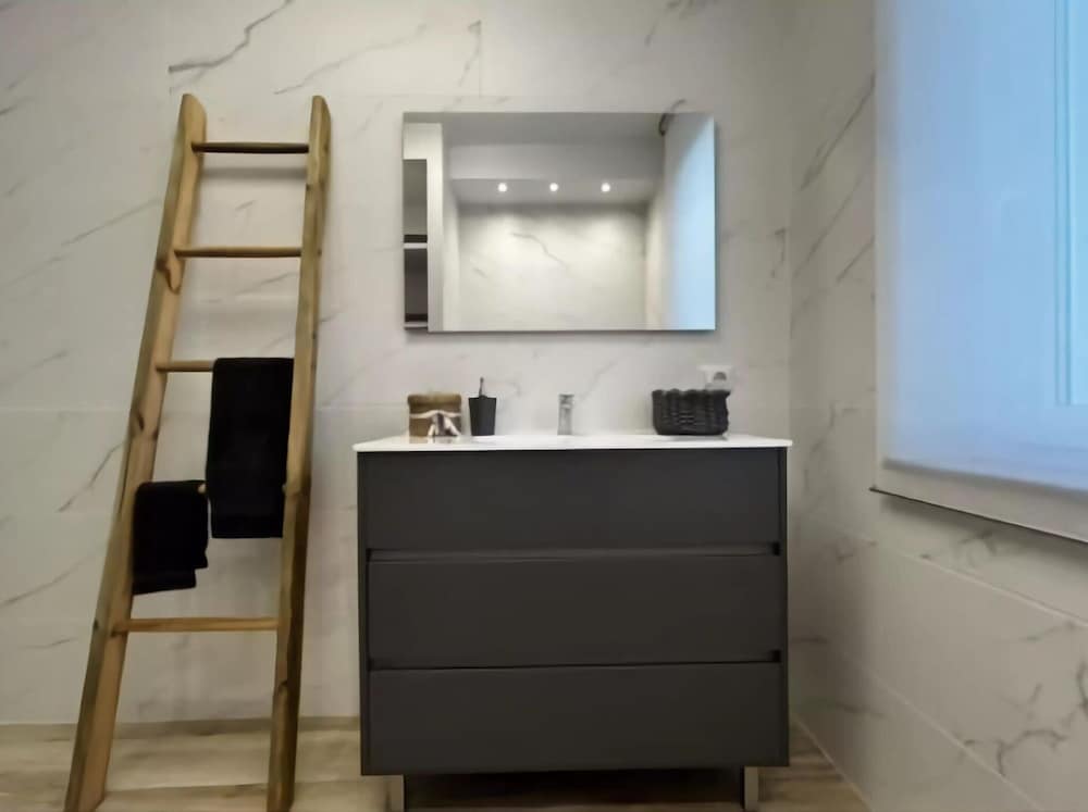 Apartment in Esanatoglia Near Apennines Trails