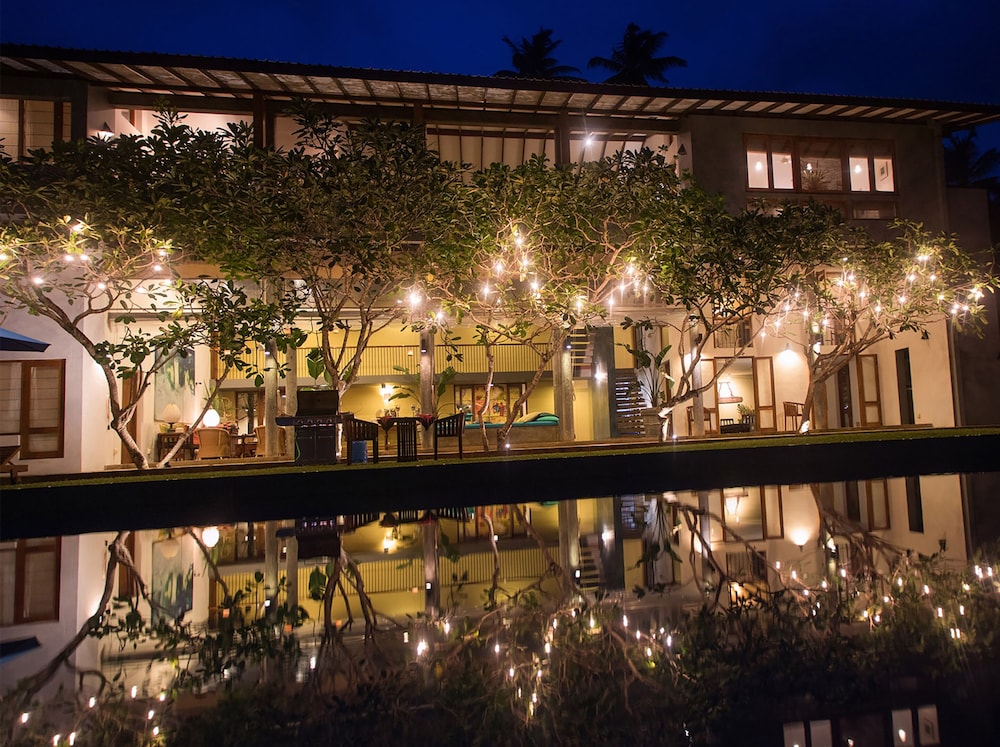 Hotel Saffron & Blue - Image 1