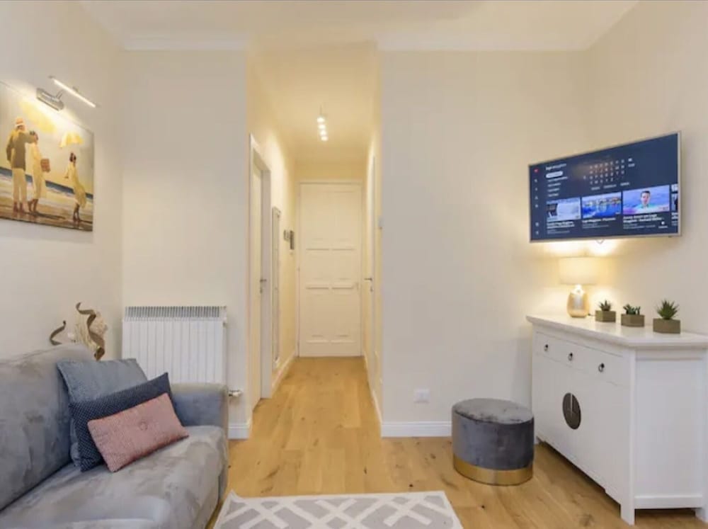 Apartment Near Historic Center and Lake Promenade view 5