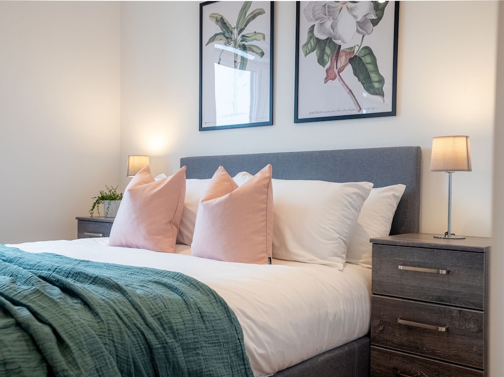One Bed - Queensmere Shopping Centre by Belvilla view 2