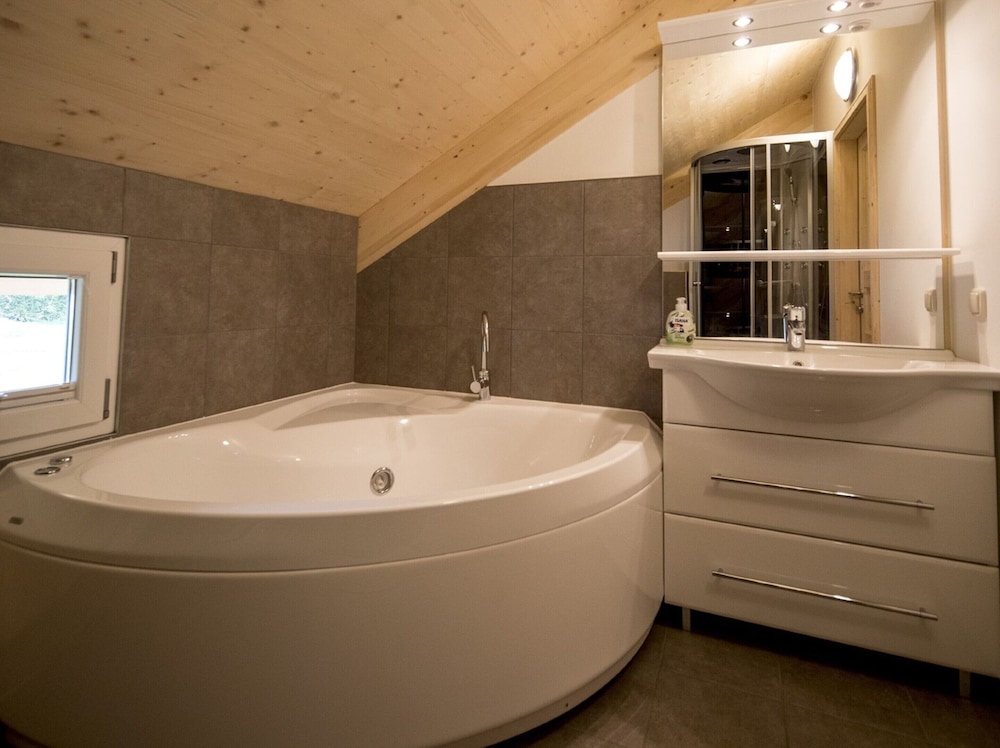 Chalet With Infrared Sauna