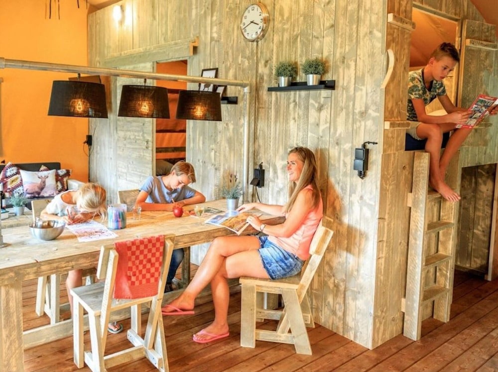 Nice Tent Lodge With Bathroom, Near a Lake