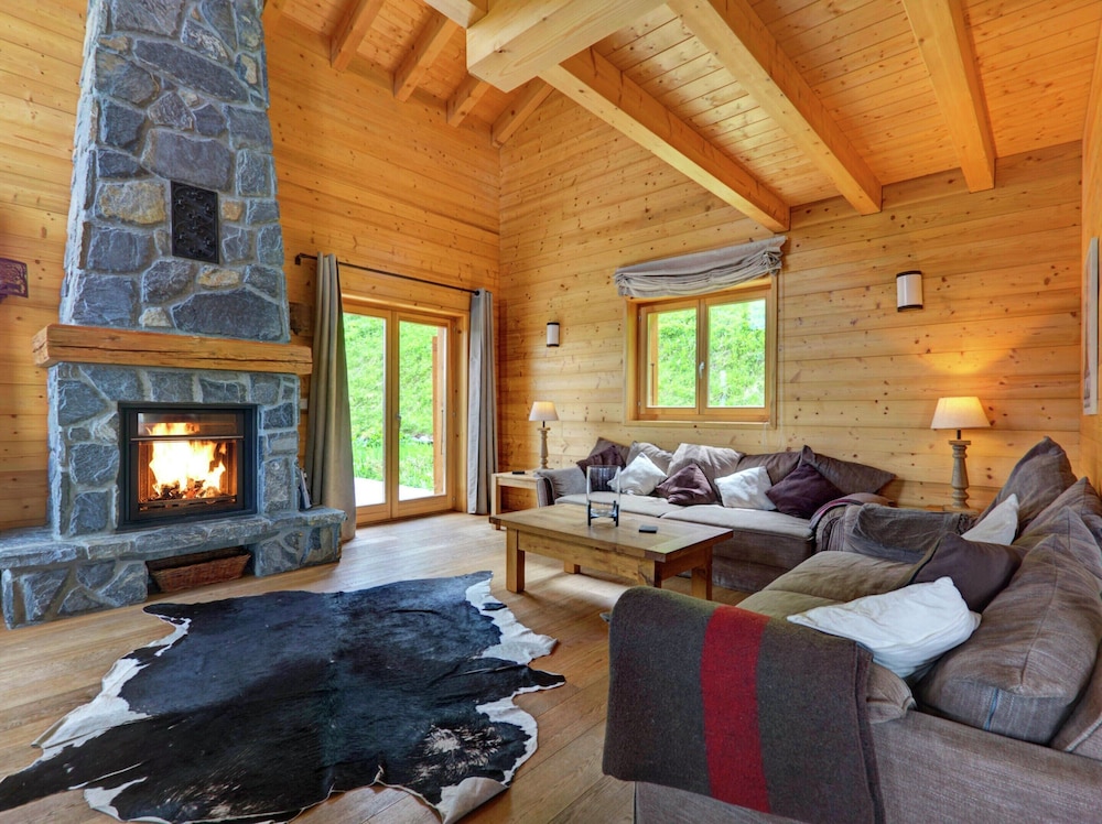 Modern Chalet with Hot Tub in Les Collons