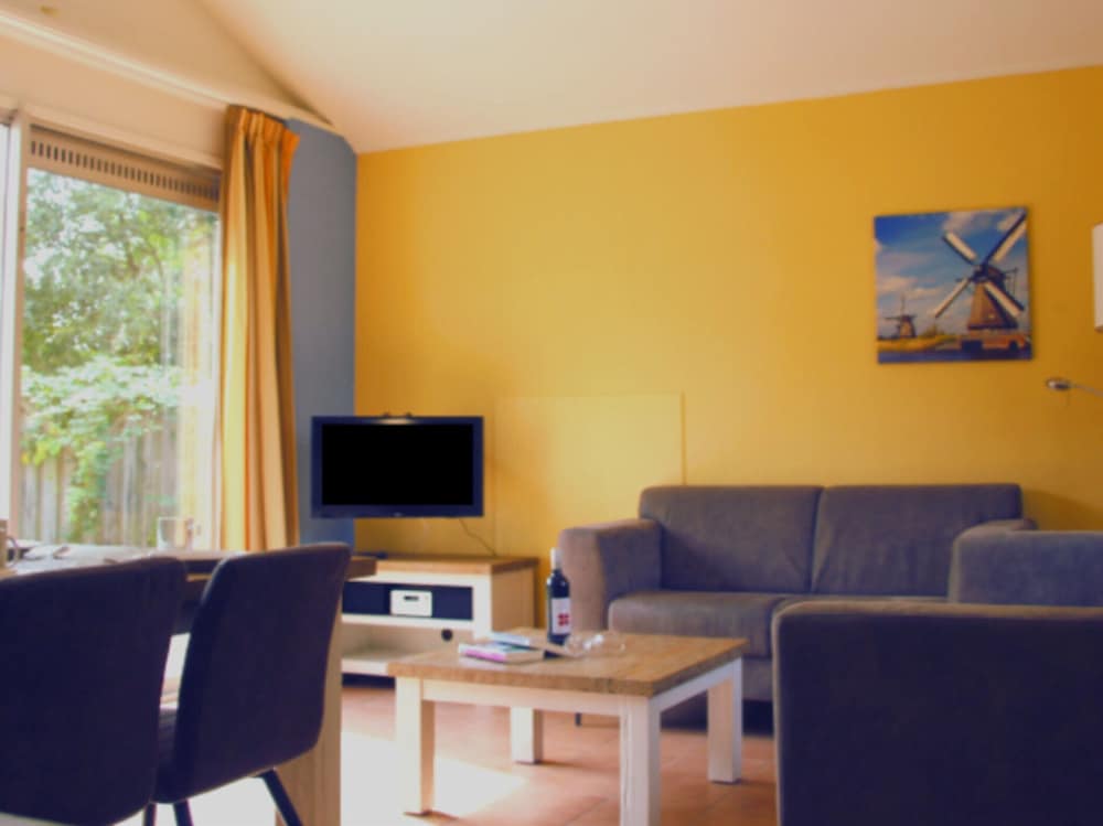 Cozy Family Bunglow in Zevenhuizen