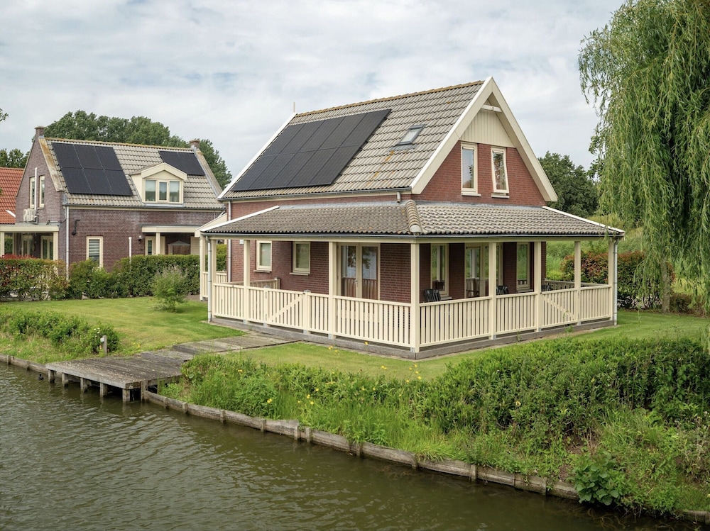 Inviting Holiday Home on the Water