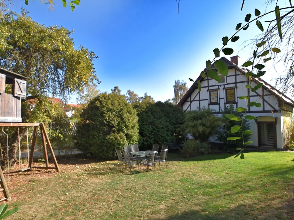 Geraumiges Ferienhaus in Hessen mit Garten view 2