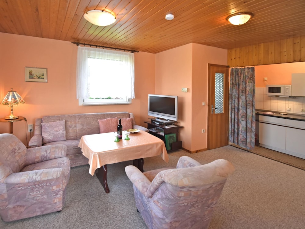 Cozy Holiday Home in Großbreitenbach near Schwarza Valley view 5