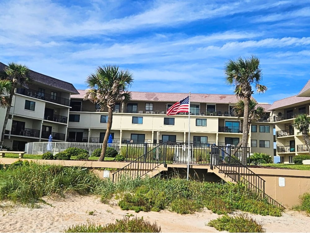 Barry Palm 202 by Distinctive Beach Rentals