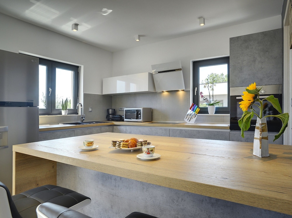 Comfortable, Stylish, Detached Villa With Garden, Private Pool, Near the Beach view 5