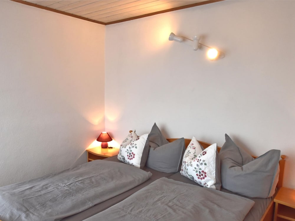 Charming Bungalow in Tabarz Thüringer Wald With Garden view 4