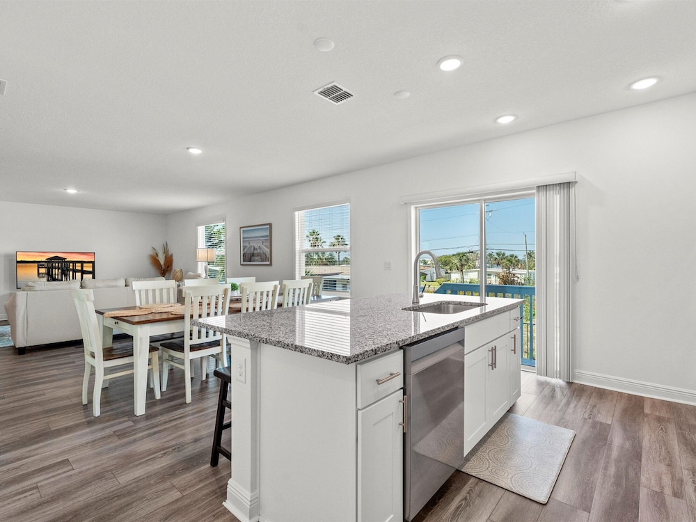 Turtle Paradisena by Distinctive Beach Rentals