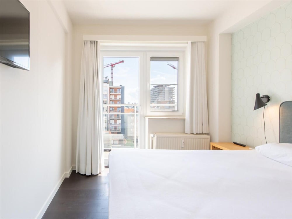Lateral sea View Apartment in Ostend