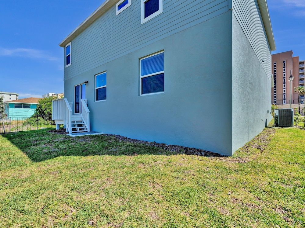 Turtle Paradisena by Distinctive Beach Rentals