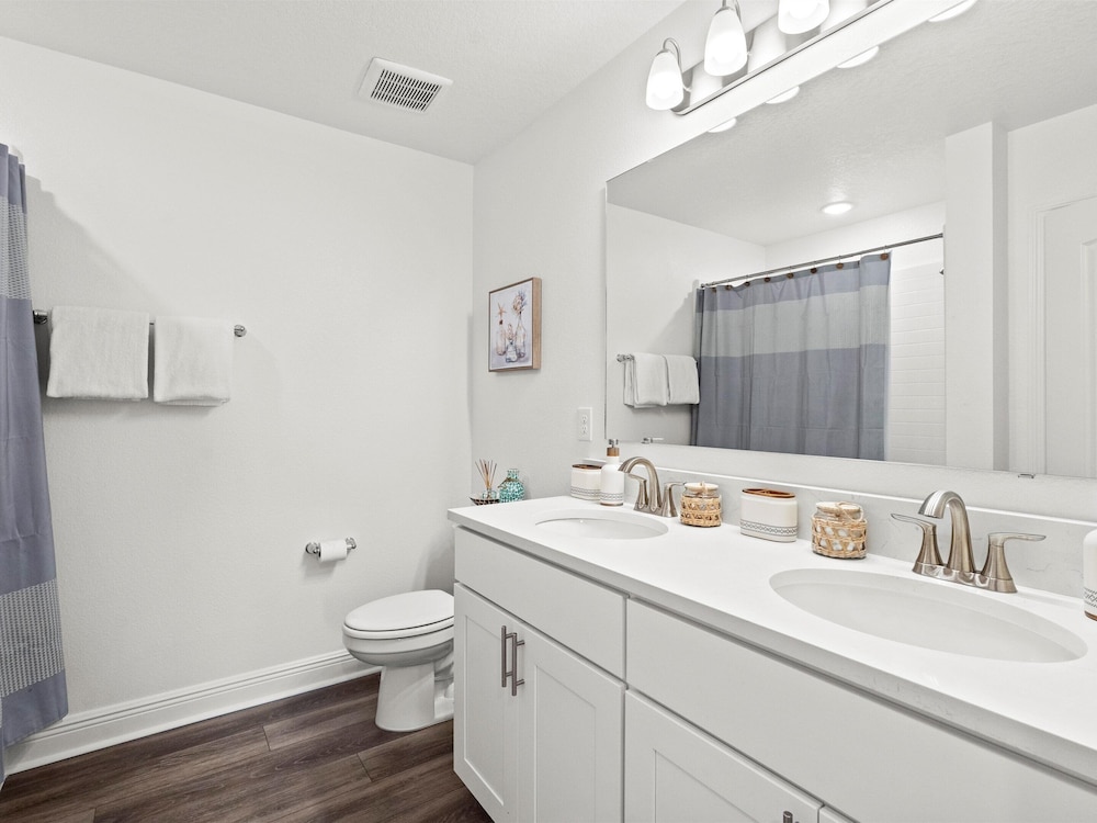 Turtle Paradisena by Distinctive Beach Rentals