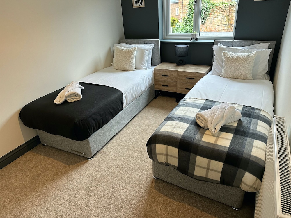 Cotswolds Large 4 Bed House Parking-Wifi view 4