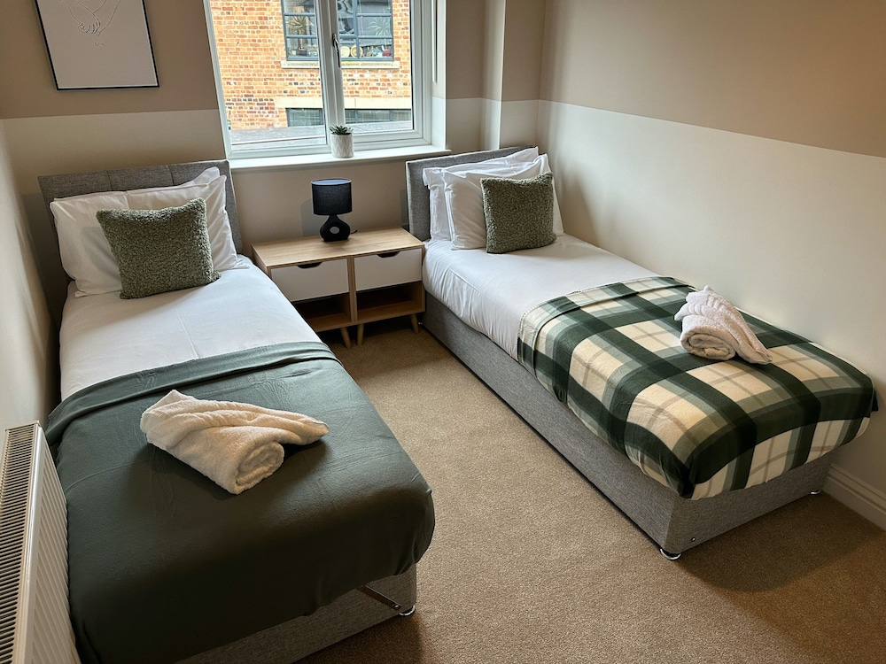 Cotswolds Large 4 Bed House Parking-Wifi view 5