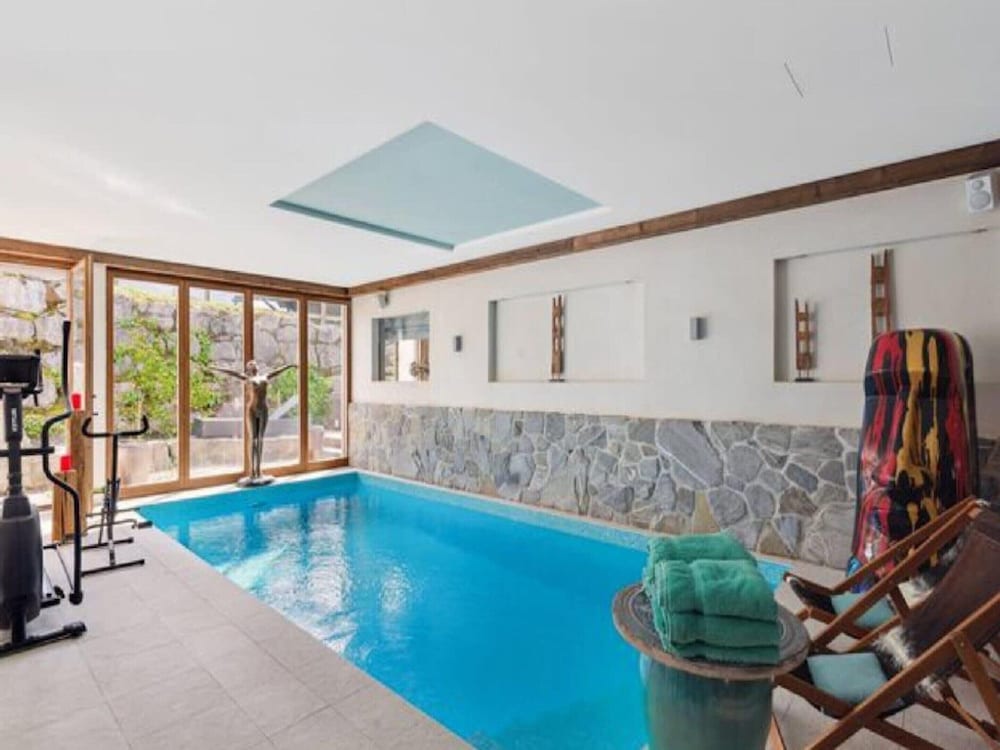 7-bedroom Chalet With Private Pool