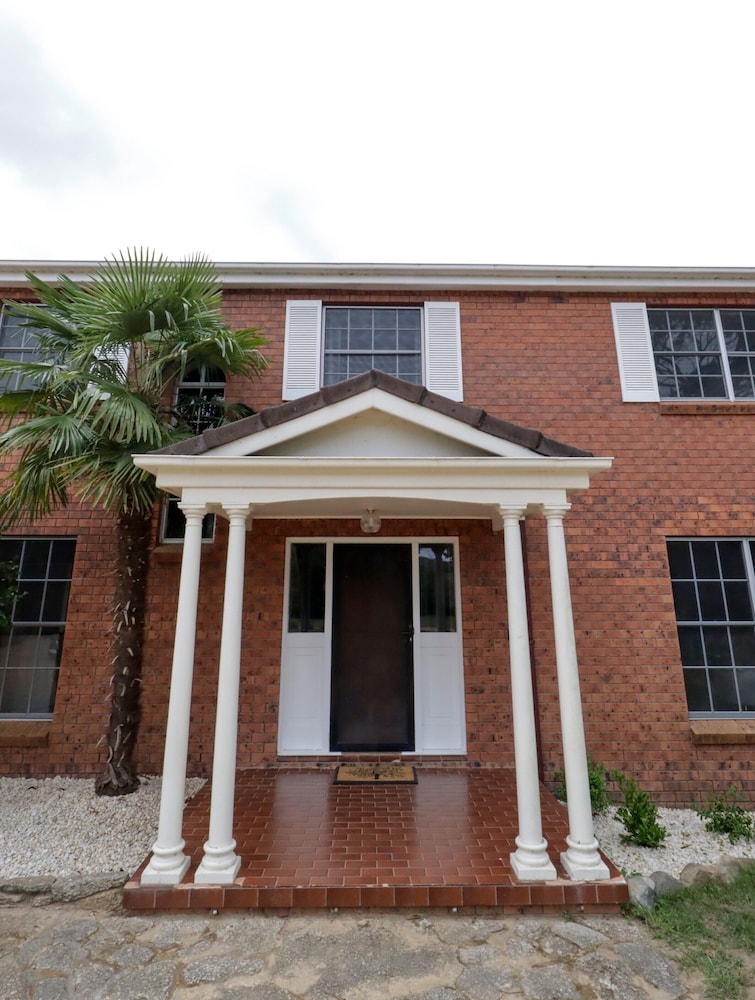 Country 4-bed Homestead With Games Room & Views