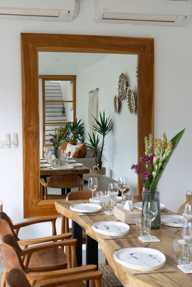 Beautiful Boho-chic 4br Tropical Villa in Pererenan Canggu