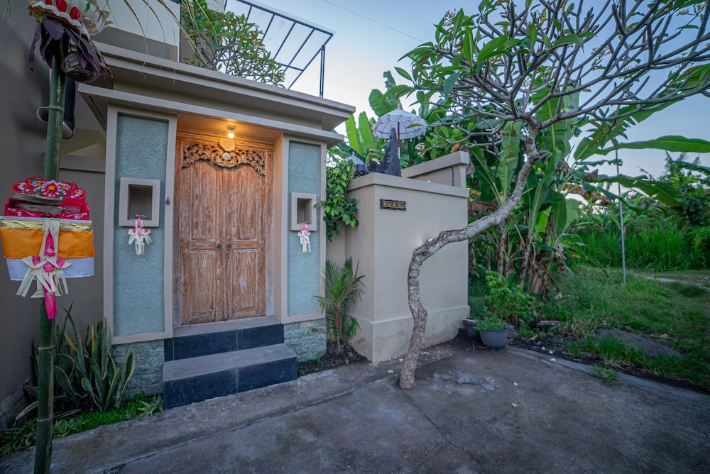 Bulan Adi Villa By Reccoma