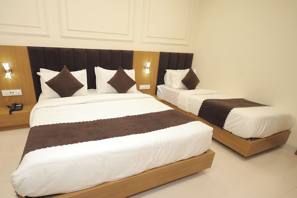 Hotel Neha Palace
